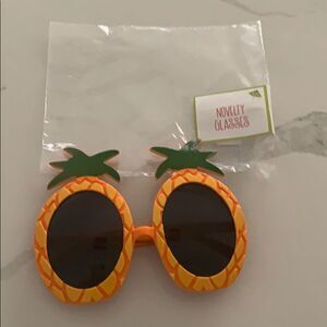💕1 hr sale 💕Pineapple sunglasses 🕶 🍍